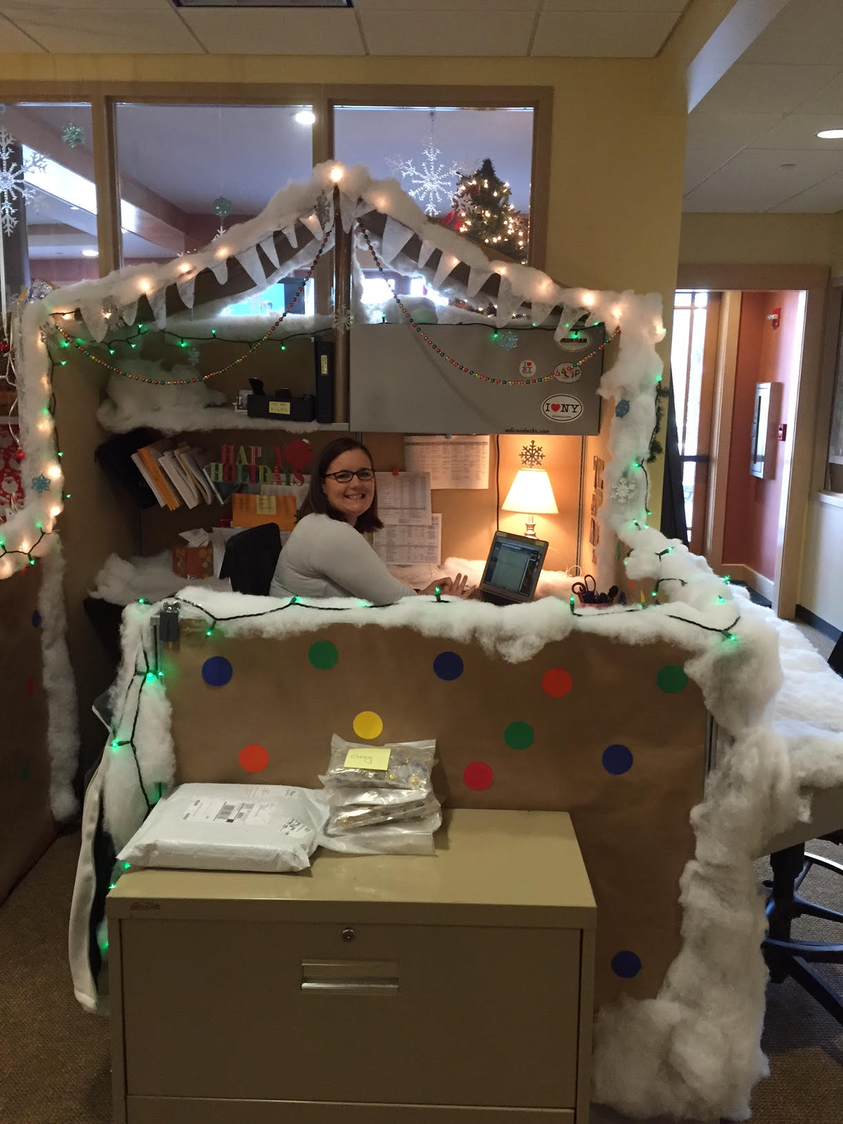 ROOST announces winners of cubicle decorating contest - Regional Office